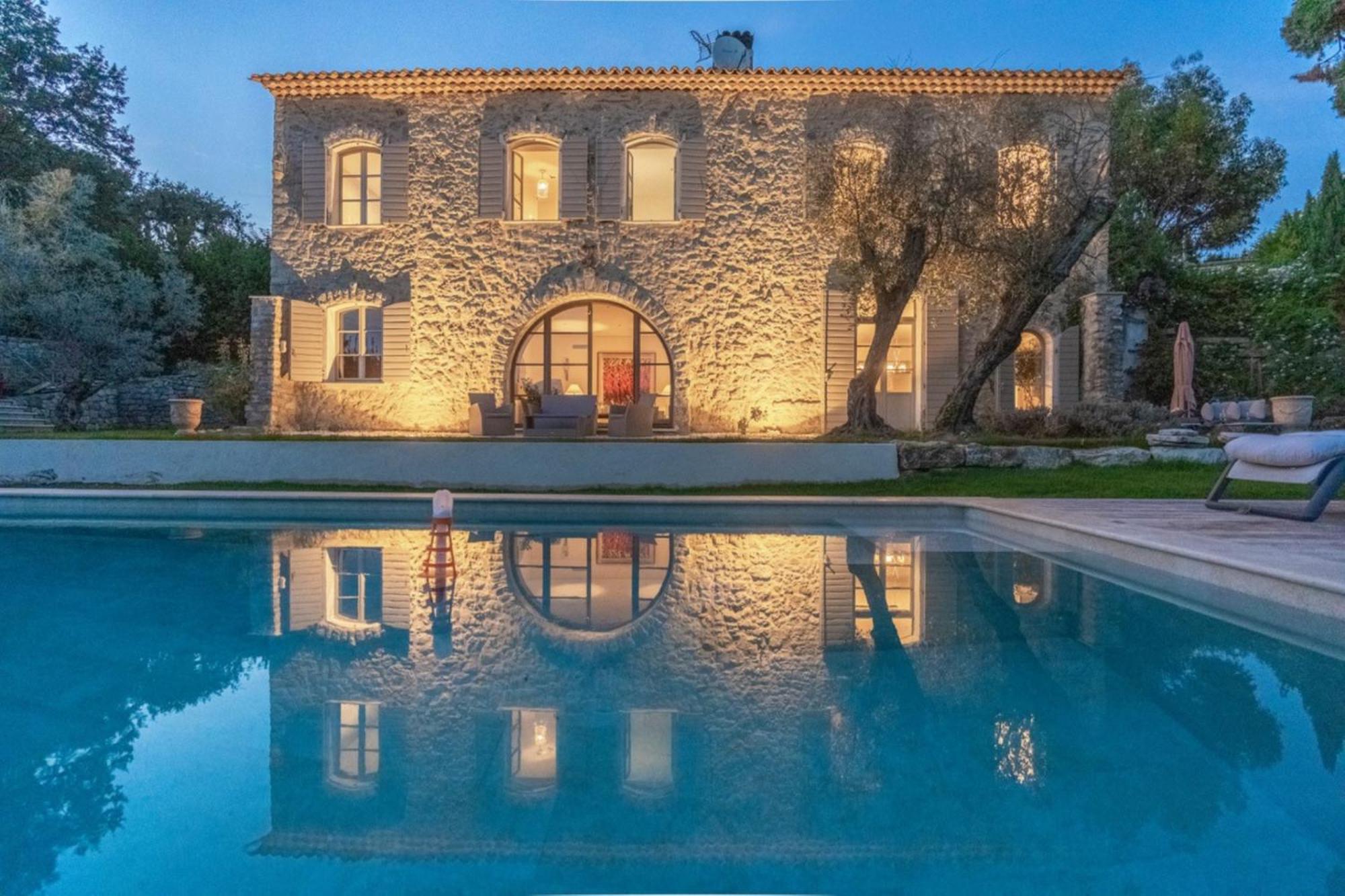 L'Elegante Bastide En Pierre Avec Vue Sur Le Vieux Village De ムジャン エクステリア 写真